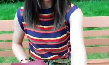 2万粉丝小姐姐简短视频,魅力瞬间，人气飙升