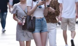 采访短裤小姐姐抽烟喝酒,抽烟喝酒背后的生活态度与挑战